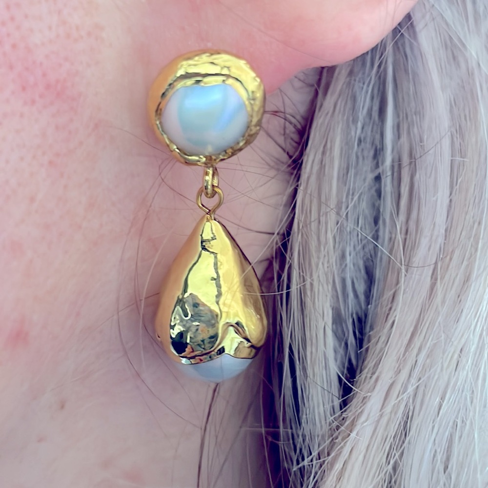 🌟HP🌟 Arms of Eve Gold Plated Baroque Pearl Earrings - Picture 9 of 9